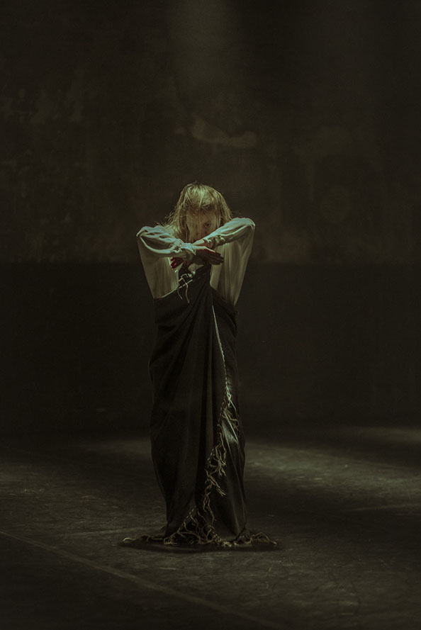 La Phármaco Luz Arcas Compañía de Danza Contemporánea Kaspar Hauser